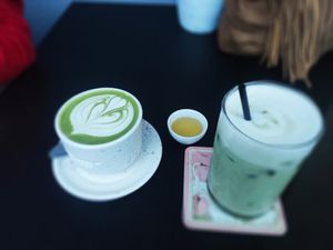 Matcha latte & Iced Matcha latte with Oatly milk at PlantEat /it/ in Constanta