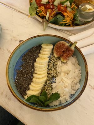 Ocean Bowl with chia, hemp seeds, banana slices and coconut flakes   at Easy Peasy in Berlin