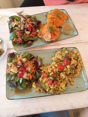 toast with salmon-style carrots / scrambled tofu at Easy Peasy in Berlin