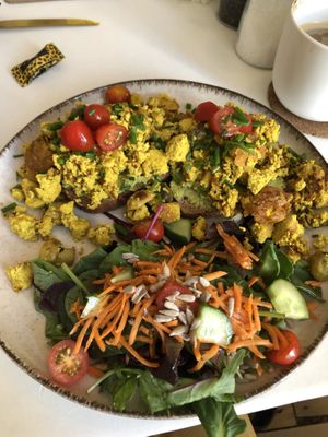 "easy peasy" breakfast plate  at Easy Peasy in Berlin