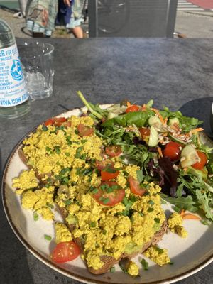 Easy peasy breakfast  at Easy Peasy in Berlin