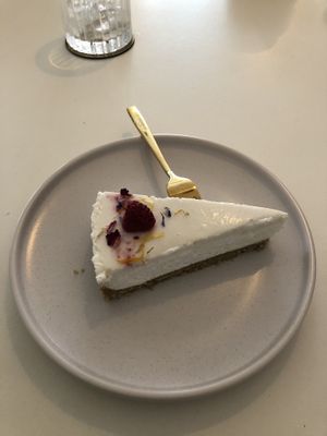 NY cheesecake - 9,5/10 (not so much cheesecake, but amazing!!)  at Easy Peasy in Berlin