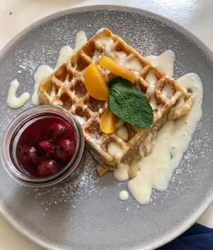 Waffel mit heißen Kirschen at Easy Peasy in Berlin