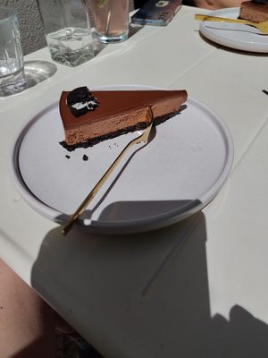 Oreo cheesecake - schmeckte aber mehr nach oreo - moussee cake at Easy Peasy in Berlin