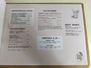 Heute wurde zusätzlich zu glutenfreier Hafermilch und Erbsenmilch auch Kokosmilch angeboten at Easy Peasy in Berlin
