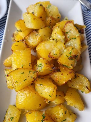 Baked potatoes with garlic at Fish and Grill Dunava in Vidin
