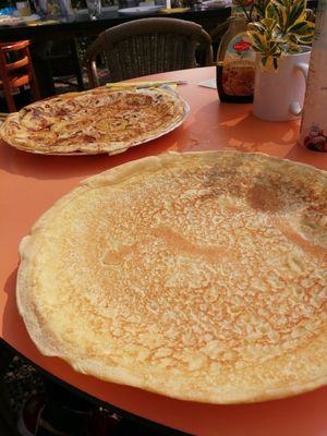 Pannenkoeken (appel-rozijn en naturel) at Theehuis Rhijnauwen in Bunnik
