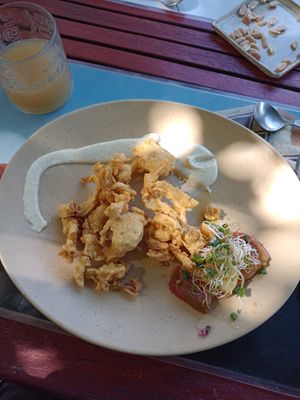 Fried onion entry at Maha Prana in Dolus-doleron