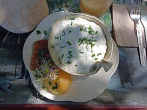 Cucumber soy joghurt entry at Maha Prana in Dolus-doleron