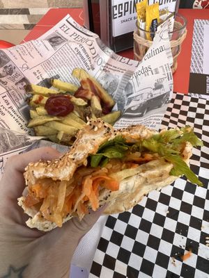 tasty vegan burger  at Espinha.come in Sao Miguel