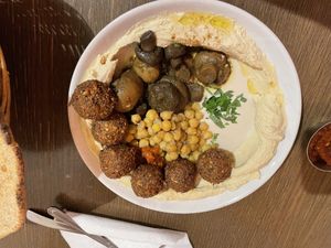   at Hummus Bar - Oktober in Budapest