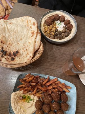   at Hummus Bar - Oktober in Budapest