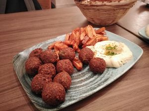  at Hummus Bar - Oktober in Budapest