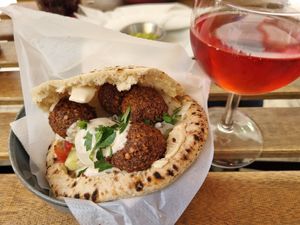  at Hummus Bar - Oktober in Budapest