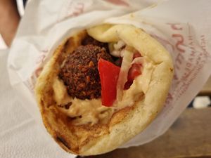  at Hummus Bar - Oktober in Budapest