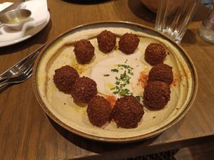  at Hummus Bar - Oktober in Budapest