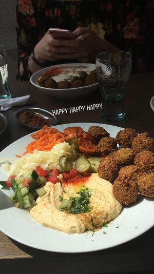 Falafel Plate at Hummus Bar - Oktober in Budapest
