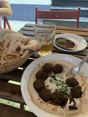 Amazing  at Hummus Bar - Oktober in Budapest