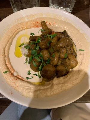 Hummus with mushrooms and tahini at Hummus Bar - Oktober in Budapest