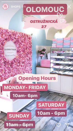 Interior and opening hours  at La Donuteria in Olomouc
