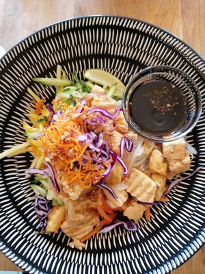 Vegan bun bowl, 11€ lunch menu at Whatever in Tampere