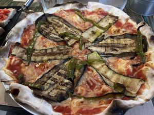 Pizza mit veganem Käse auf Nachfrage  at KISA'  in Lagos