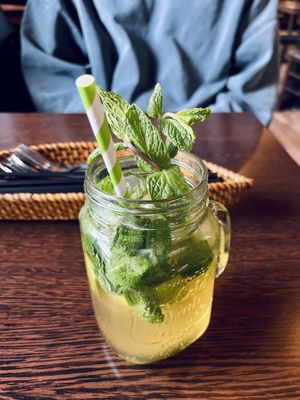 Hausgemachte Limonade  at Mama Vegan in Berlin