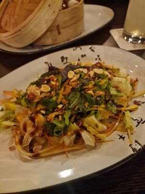 Mango salad at Mama Vegan in Berlin