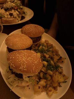 Vegane Burger, Bratkartoffeln und Salat  at Hotel Galactica in Muenster