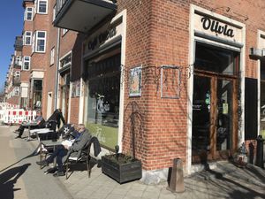 Facade of Café Olivia (outside seating)  at Café Olivia in Vanloese