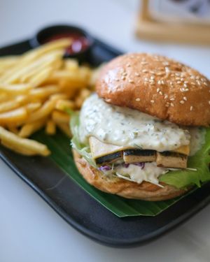 Nemo Burger - Fish Patty with Madree Cheddar Cheese, Mayo Coleslaw, Pickles, and Lettuce and Tartar Sauce. at Sauce Tree Kuta in Kuta