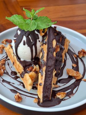 Single serve waffle with choc sauce at Sauce Tree Kuta in Kuta