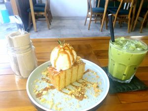 Lemon cake with vanilla ice cream and ice Matcha at Sauce Tree Kuta in Kuta