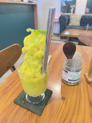 The gravity defying Mango Slushy   at Sauce Tree Kuta in Kuta