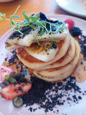 Vegan pancakes at Miolo in Lisbon