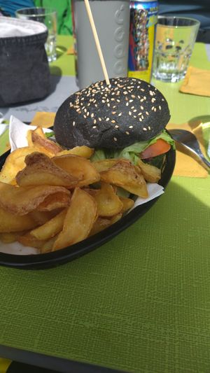 Green burger at Lo Ratrak Food & Drink in La Thuile
