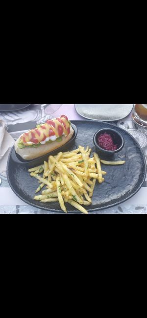 Hot dog at Casa Sanz at Hotel Bidasoa in Santiago
