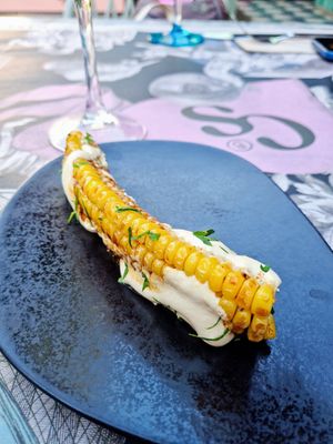 Choclitos de cortesía at Casa Sanz at Hotel Bidasoa in Santiago