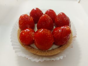 Tarte au fraises at L'Empire des Sans in Montpellier