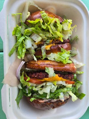 La Jenelle Burger 🍔 at La Jenelle Natural Cafe in Oxnard