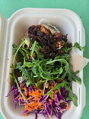 El Captain Pull-pork at La Jenelle Natural Cafe in Oxnard