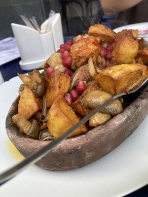 Claypot potatoes and mushrooms  at Nektari in Tskaltubo