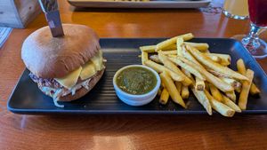 Vegan house burger at Public House Selvä Pyy in Aekaeslompolo