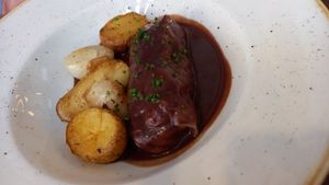 Rabo de la Vega en salsa de vino at Distrito Vegano Invernadero in Madrid