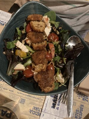 Ensalada Cesarina  at Distrito Vegano Invernadero in Madrid