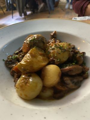 Boeuf bourguignon  at Distrito Vegano Invernadero in Madrid