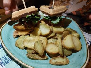 Main / Special plate of the month: Pride KifKif burger at Distrito Vegano Invernadero in Madrid
