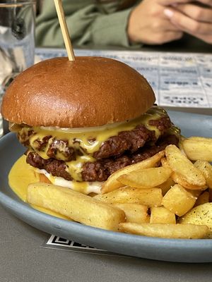 Burger  at Distrito Vegano Invernadero in Madrid
