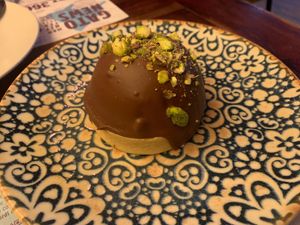 Tartaleta de Pistacho y fresas at Distrito Vegano Invernadero in Madrid