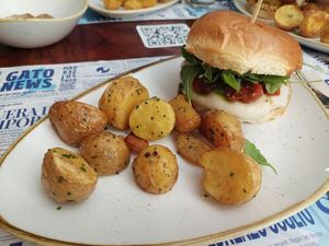 Main  / Burger of the month: Nonna Smash Burger at Distrito Vegano Invernadero in Madrid